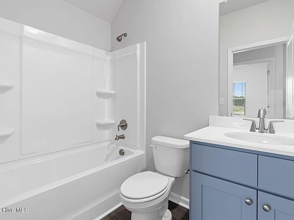 4th image of 222 Keira Lane NW