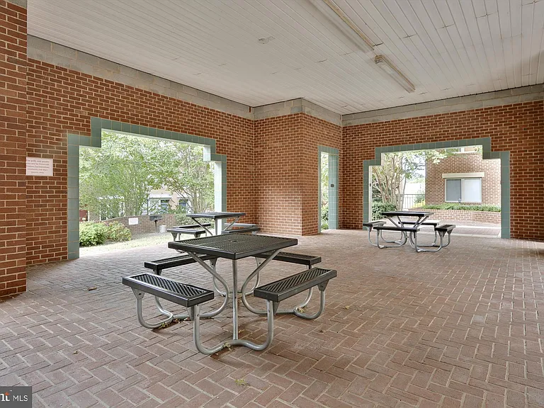 610 N West St #305 — Photo 25