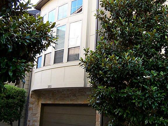 A View of the Front of 2912 Leeland Street.