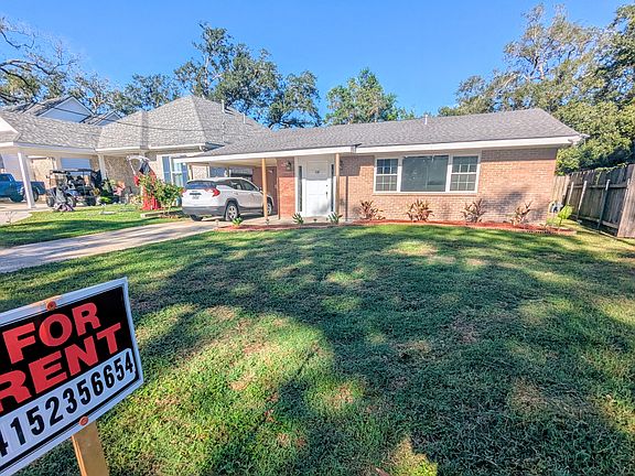 Newly renovated home for rent in beautiful River Ridge, an incredible neighborhood. Close proximity to Little Farm Park (a safe walking neighborhood for families), accessible to Jefferson/Airlines highway, Earhart expressway & I-10 freeway.