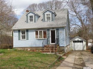 33 Ferndale Ave, Selden, NY 11784