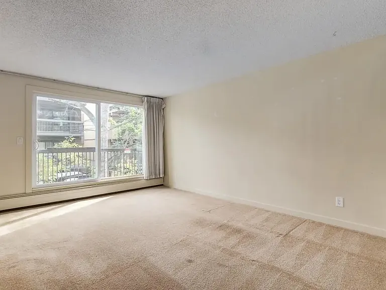 2404 16a St SW — Photo 50