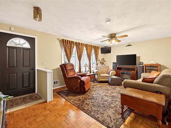 3rd image of 19 Gannett Rd