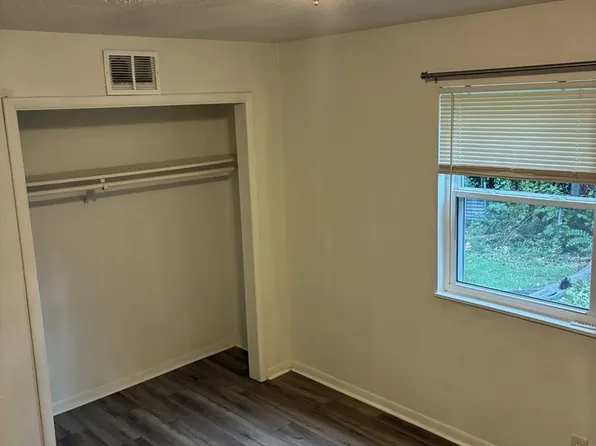 Pinecroft Apartments