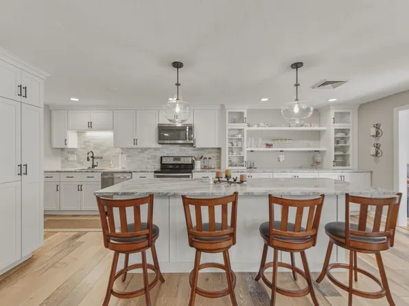 402 Ridgefield Cir #D1, Clinton, MA 01510