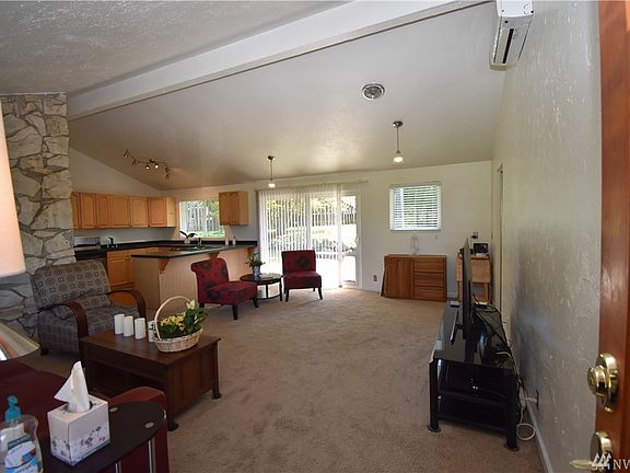 5th image of 6405 Madrona Dr NE