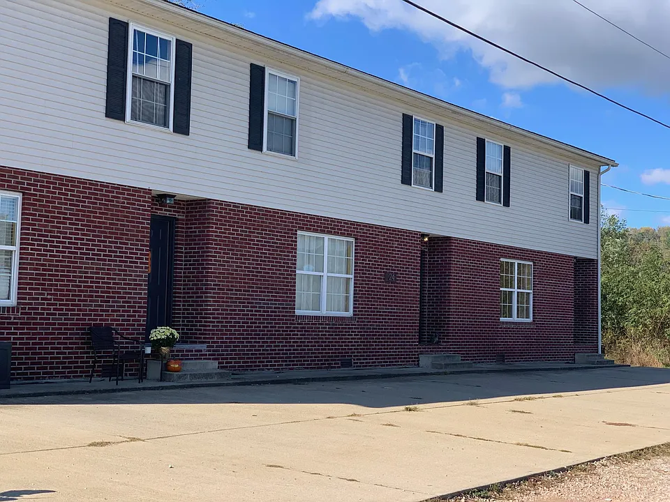24 Roberts Ln #1