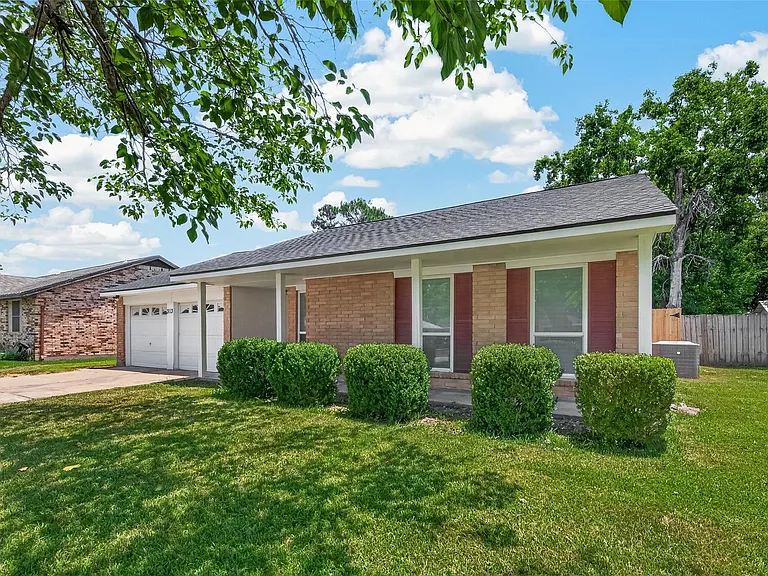 313 Stratmore Dr — Photo 3