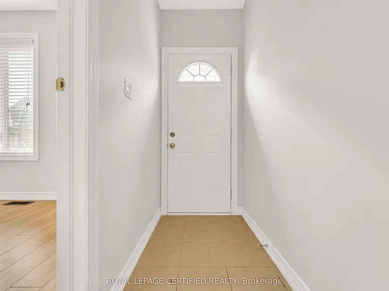 13 Shiff Cres — Photo 16