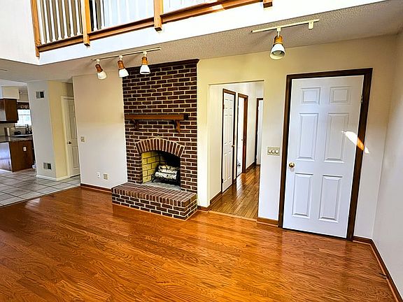 4th image of 1176 Portland Dr