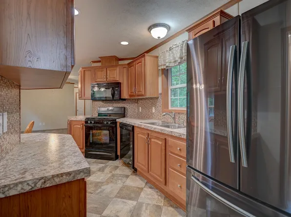 27 Wildwood Way, Conway, NH 03813