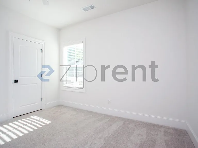 139 W Deaderick St — Photo 34