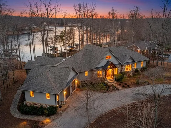 104 Arbor Ln, Huddleston, VA 24104