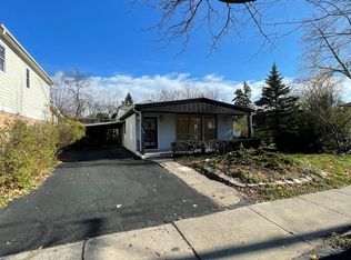 526 Hibbard Rd, Wilmette, IL 60091