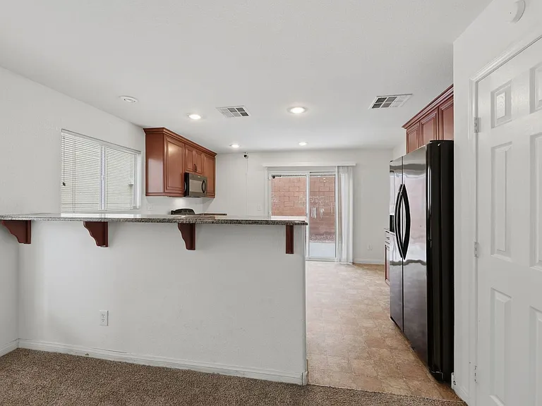 553 Brinkburn Point Ave — Photo 4
