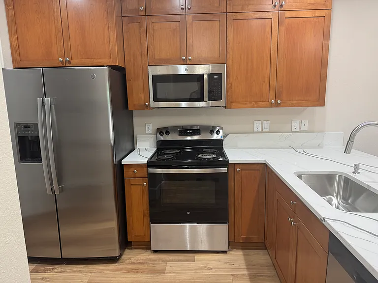 211 Silver St #D — Photo 2