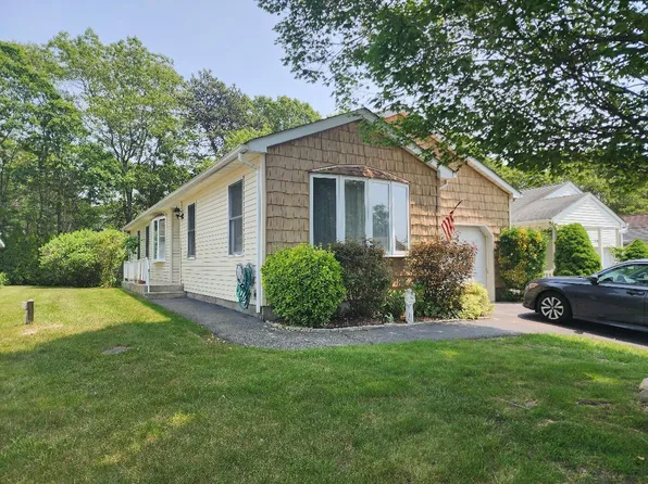 5148 Village Circle E, Manorville, NY 11949