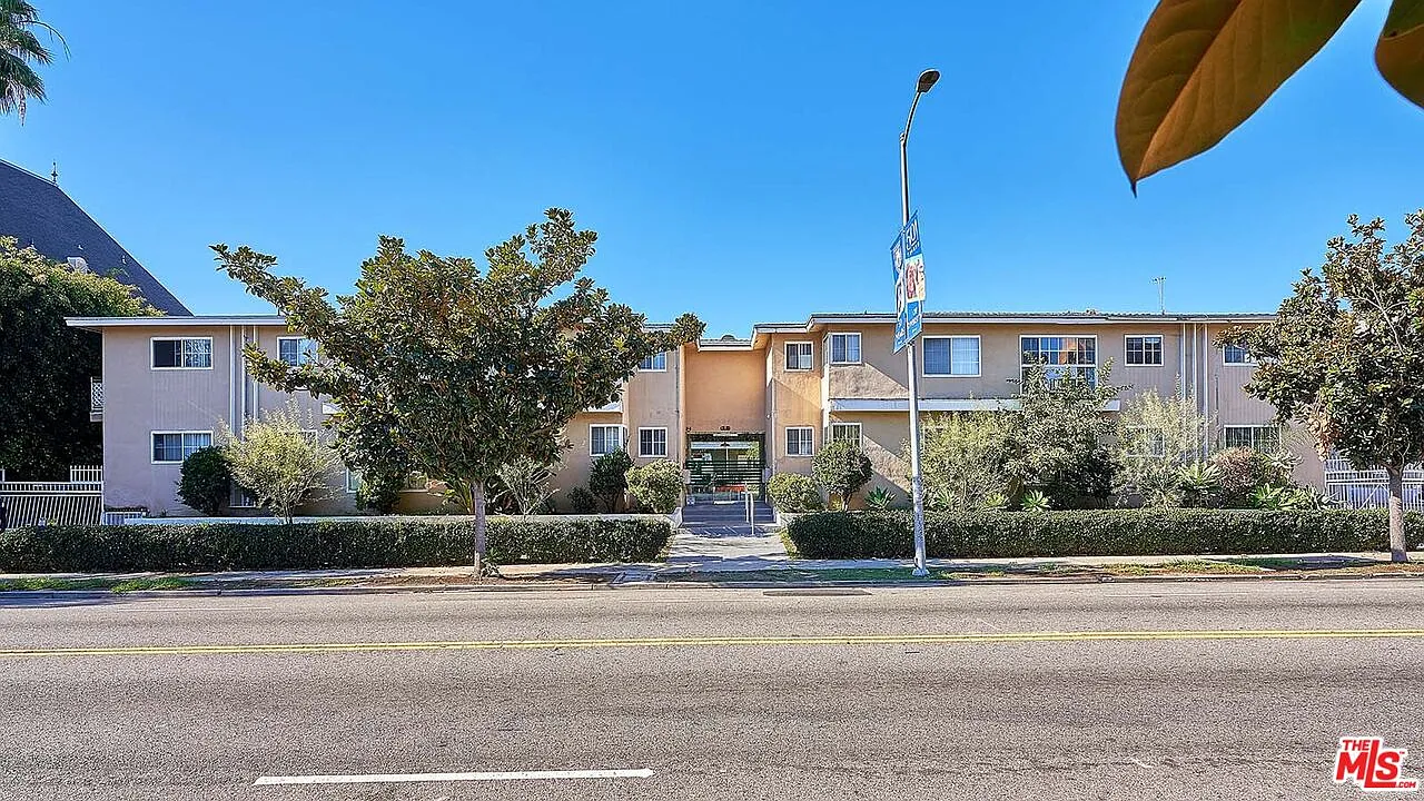 1 bed, 1.0 bath, $1,700 — Photo 1