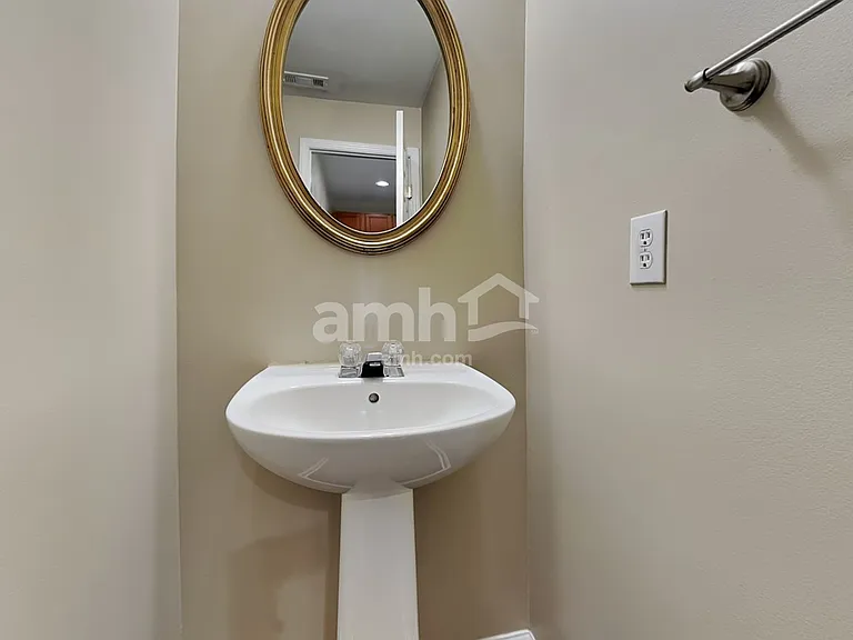 7772 Parkside Dr — Photo 10