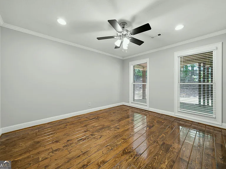250 Aspen Way — Photo 8