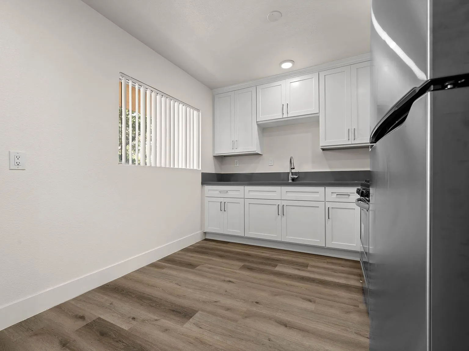4764 Forman Ave. — Photo 3