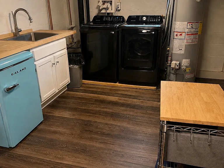 676 Elizabeth St — Photo 23