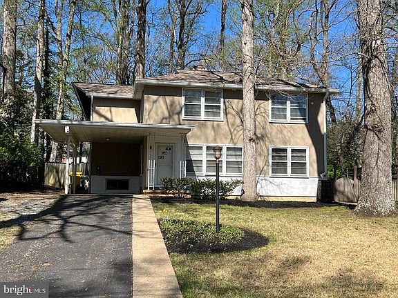 3rd image of 102 Oak Dr