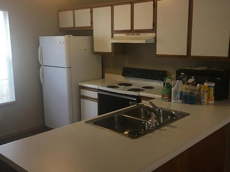 1240 N Iron Horse Dr — Photo 3