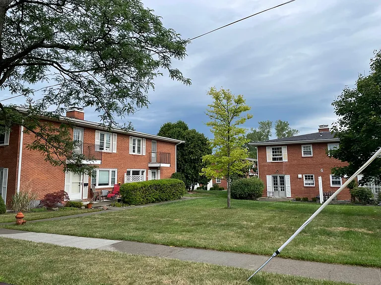 2250 N Triphammer Rd #T7D — Photo 27