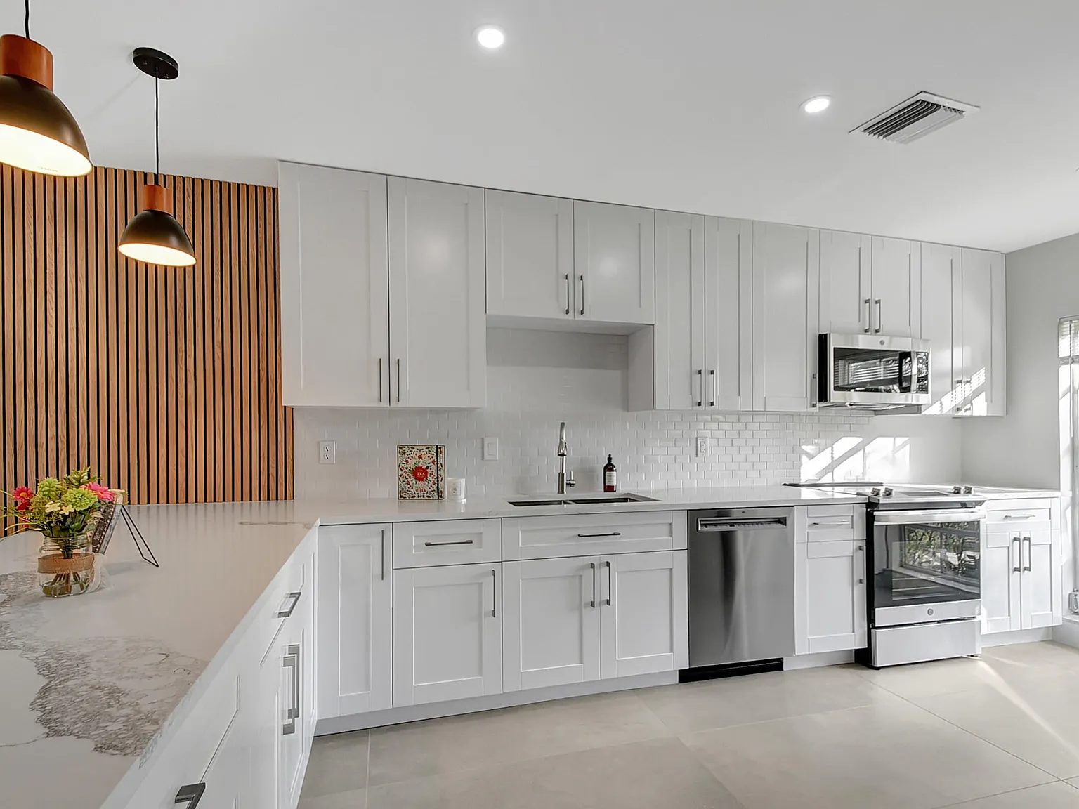 2 bed, 1.5 bath, 1074 sqft, $2,300 — Photo 3