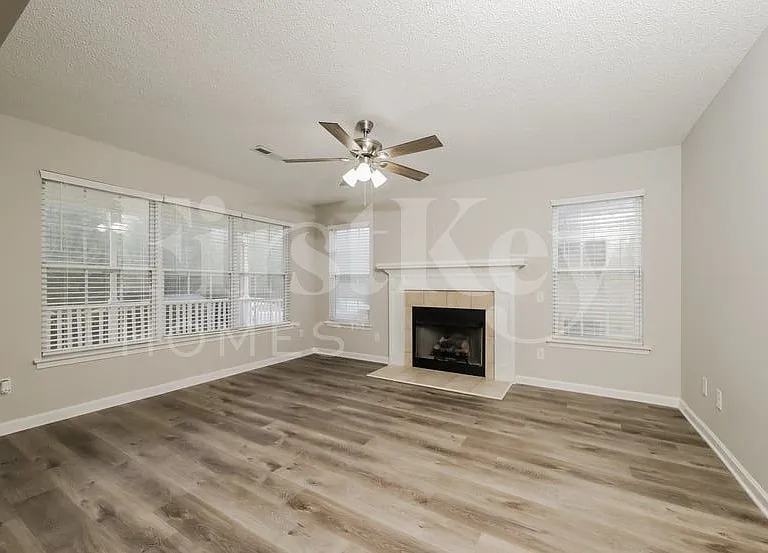 4944 Lighthouse Ct — Photo 2