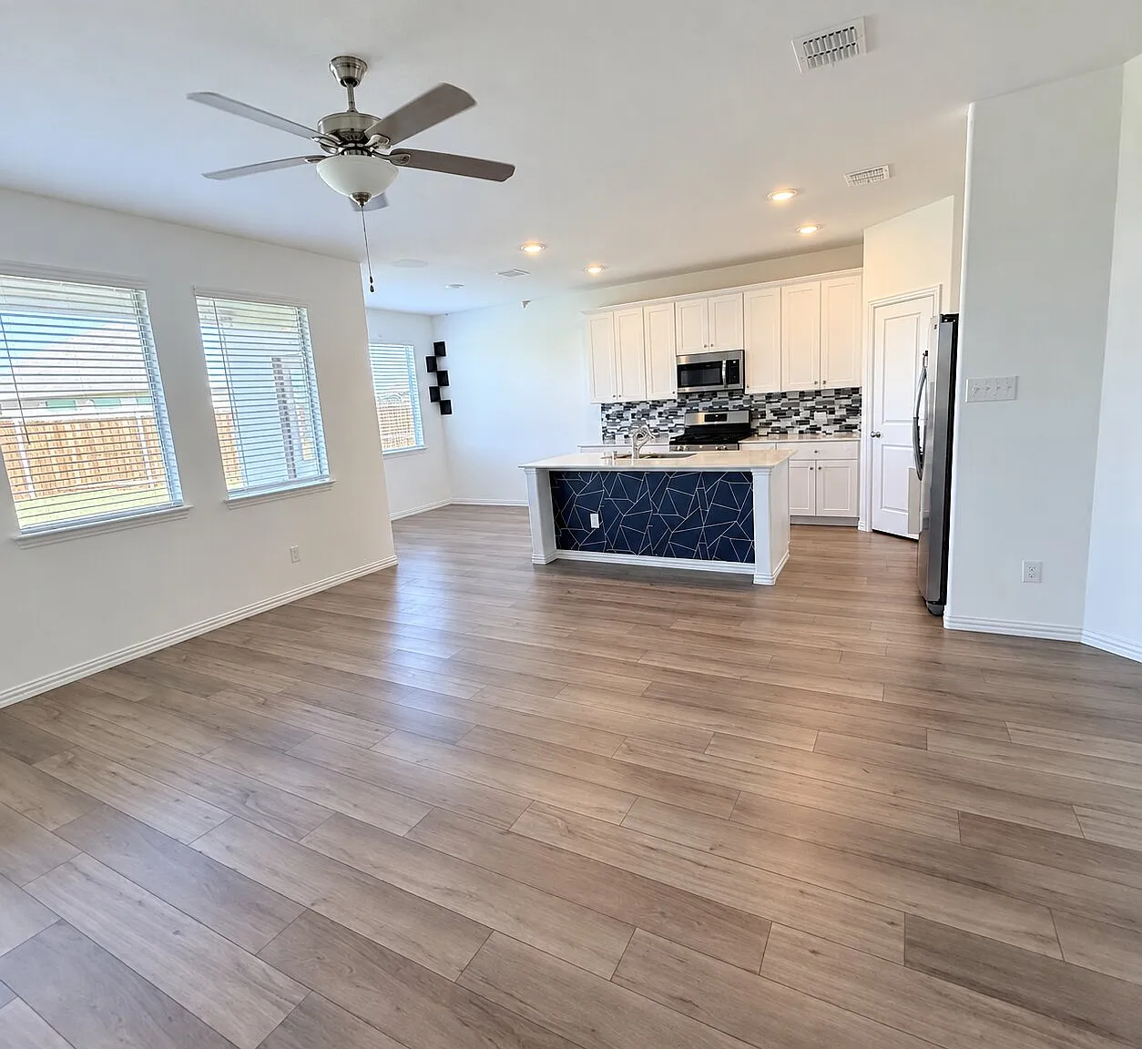 4 bed, 2.5 bath, 2348 sqft, $2,650 — Photo 4