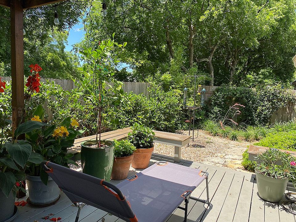 Quiet backyard garden