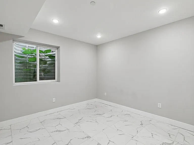 1845 E Huntingdon St — Photo 16