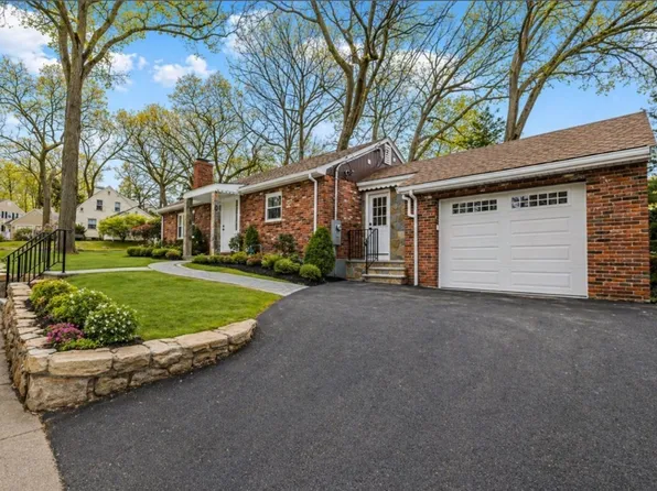 78 Windemere Cir, Braintree, MA 02184