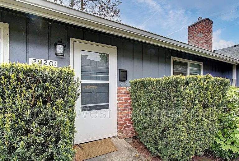 2920B Harney St — Photo 36