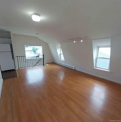 2 bed, 2.0 bath, 850 sqft, $3,200 — Photo 3