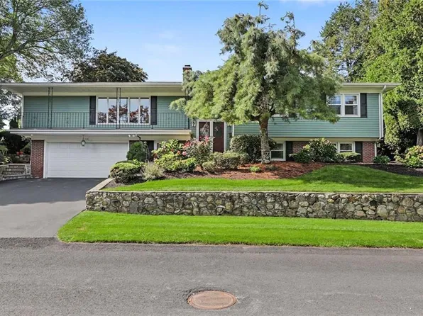 14 Sweet Hill Dr, Johnston, RI 02919