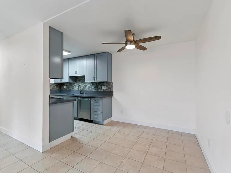 1551 Broadway #28 — Photo 4