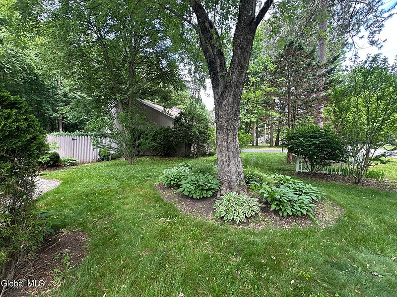 5th image of 75 Arrow Wood Place
