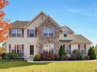 108 E Greenbriar Dr, York, PA 17407