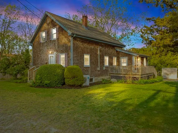 372 Middle Rd, Acushnet, MA 02743