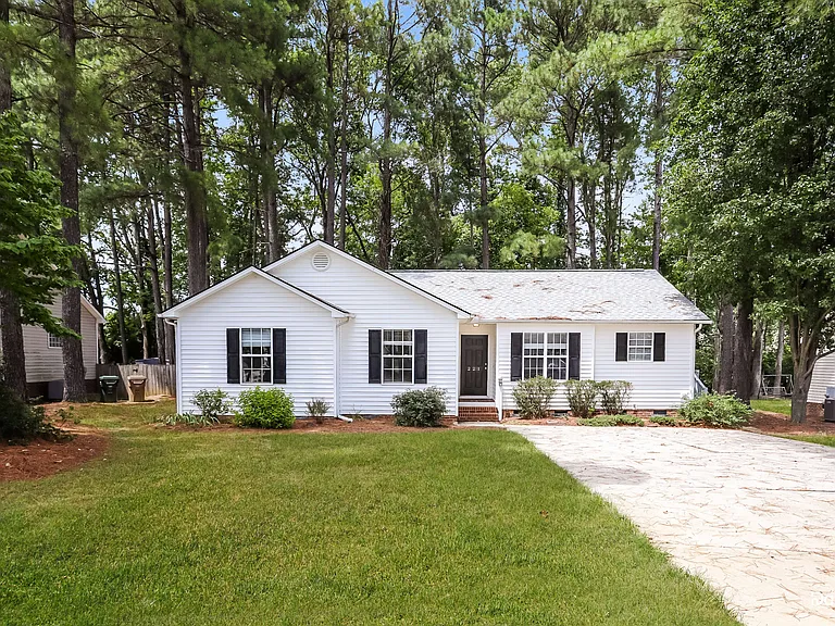 221 Breezewood Ln — Photo 1