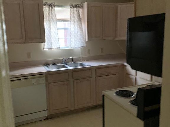 2nd image of 1012 S Prairie St #A