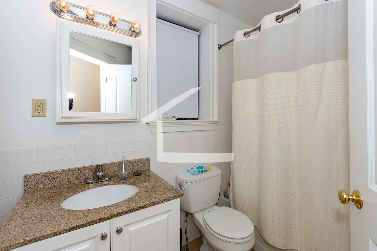 Building Photo - 1322 Commonwealth Ave #18