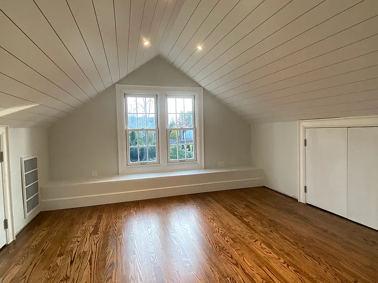 124 Shore Rd — Photo 16