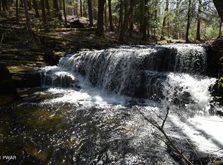 150 Log And Twig Rd, Dingmans Ferry, PA 18328