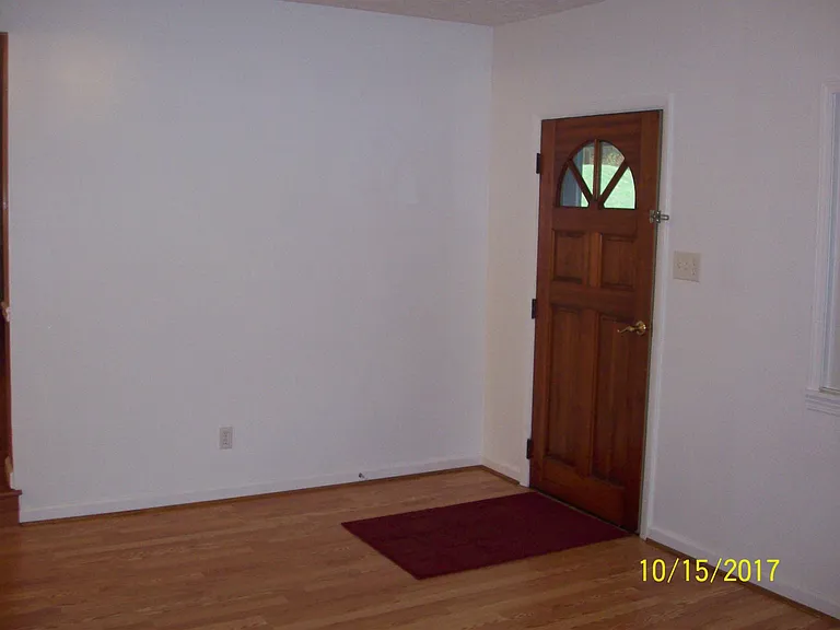 565 Hidden Valley Ln — Photo 2