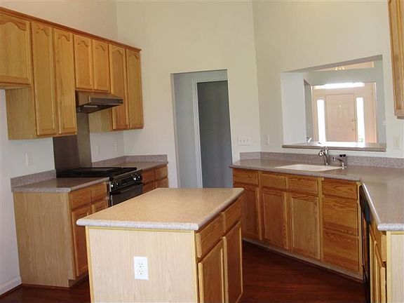 3rd image of 2952 Baffin Dr