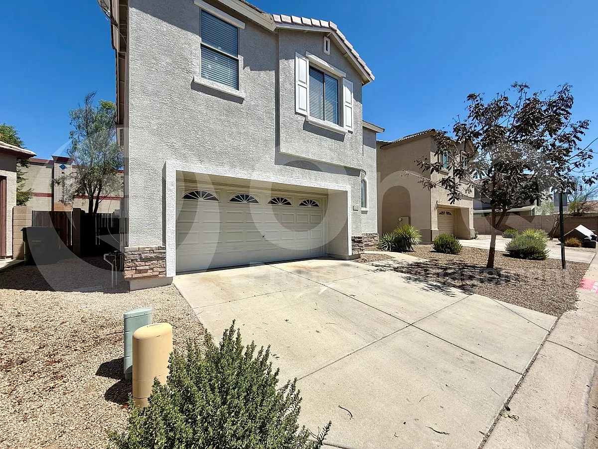 3 bed, 2.5 bath, 1558 sqft, $2,200 — Photo 3